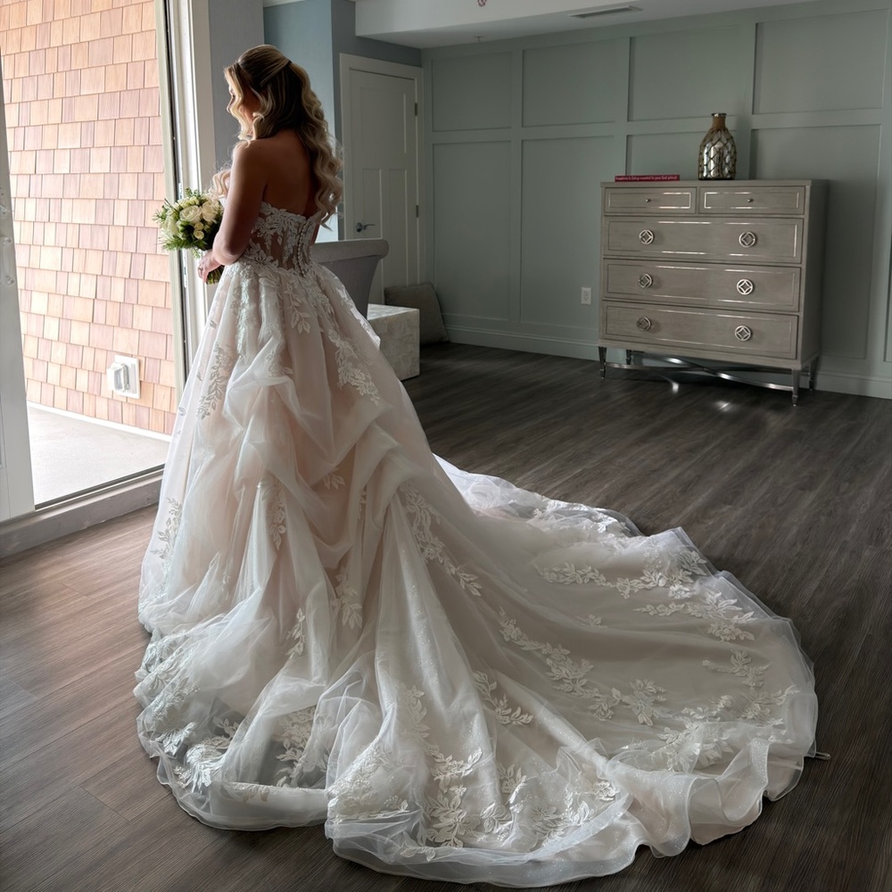 Maggie Sottero Cream Lace Wedding Dress - Picture 3 of 5